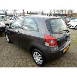 Toyota Yaris 1.0 VVTi Cool / Metallic lak / Elektr rambed /
