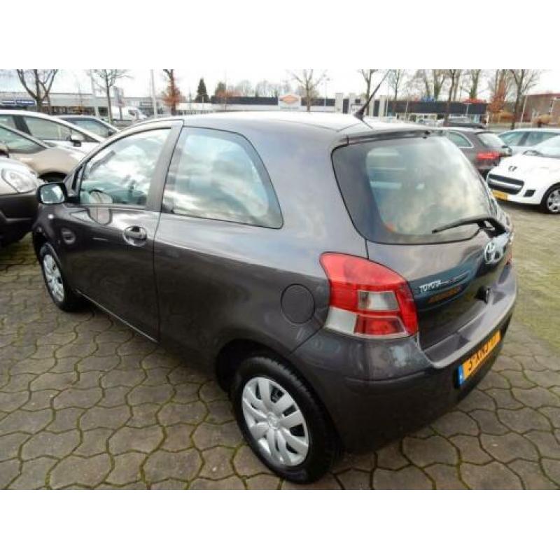 Toyota Yaris 1.0 VVTi Cool / Metallic lak / Elektr rambed /
