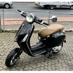 Vespa Primavera 50 iGet USB LED 2020 Model Schade duitse pap