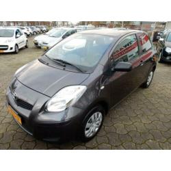 Toyota Yaris 1.0 VVTi Cool / Metallic lak / Elektr rambed /