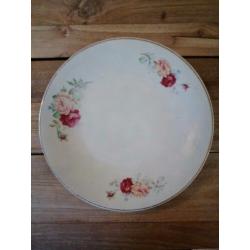 Brocante bordjes schaaltjes en kopjes bloemetjes