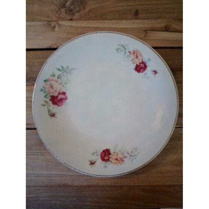 Brocante bordjes schaaltjes en kopjes bloemetjes