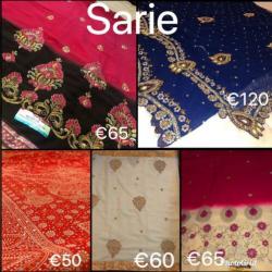 Mooie druk bewerkte rode sarie met glitters.