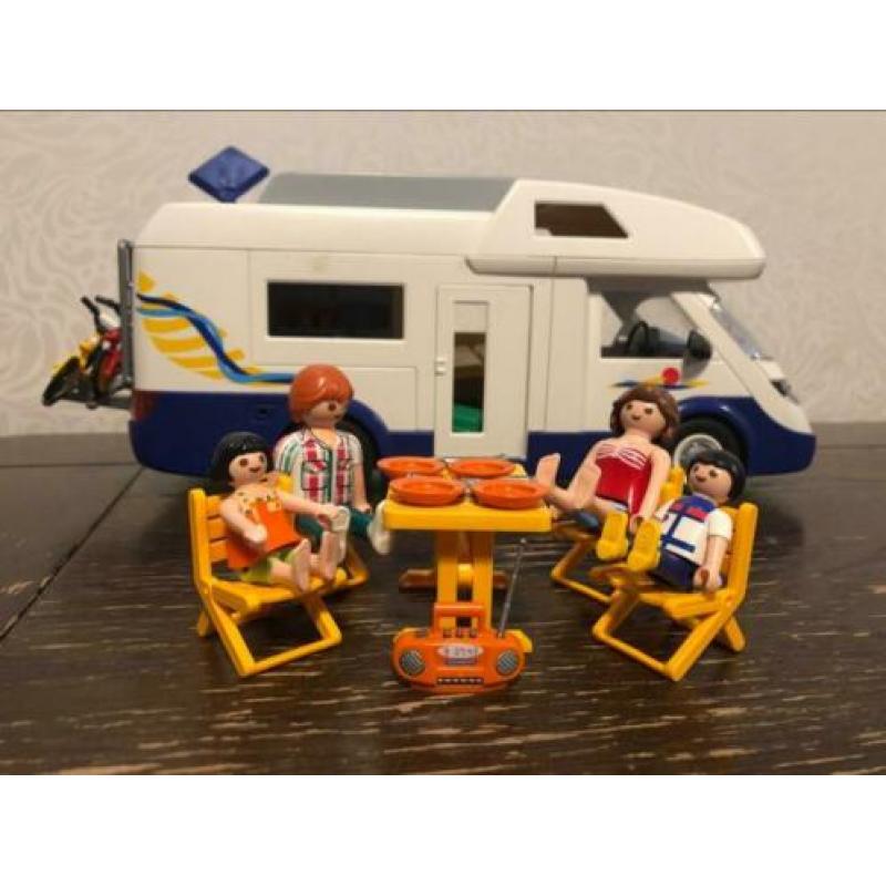 Diverse Playmobile sets oa zwembad en camper