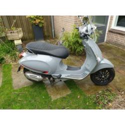 Vespa Sprint Nardo Grey - 1060km - staat = nieuw