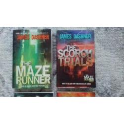 Maze Runner serie box set+ The Fever Code door James Dashner
