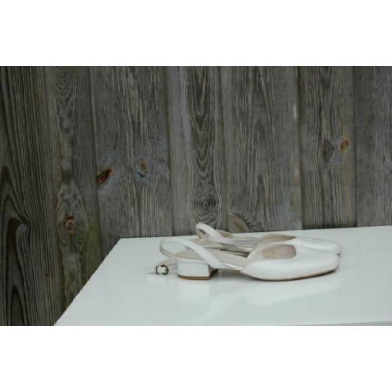 MANFIELD leren witte ballerina's subtiel hakje 39