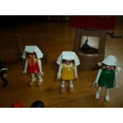 Vintage Playmobil. 1974. Waterput, poppetjes, stoelen.