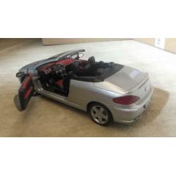 Peugeot 307 CC 1:18 zilvergrijs schaalmodel Solido