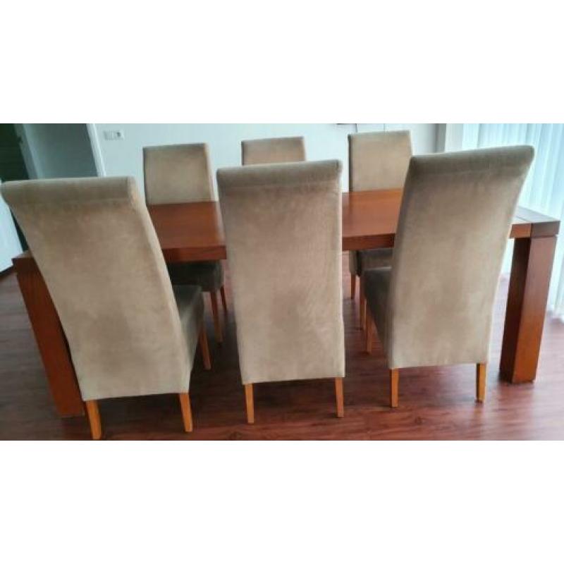 Robuuste massief Eikenhouten eettafel met 6 eetkamer stoelen