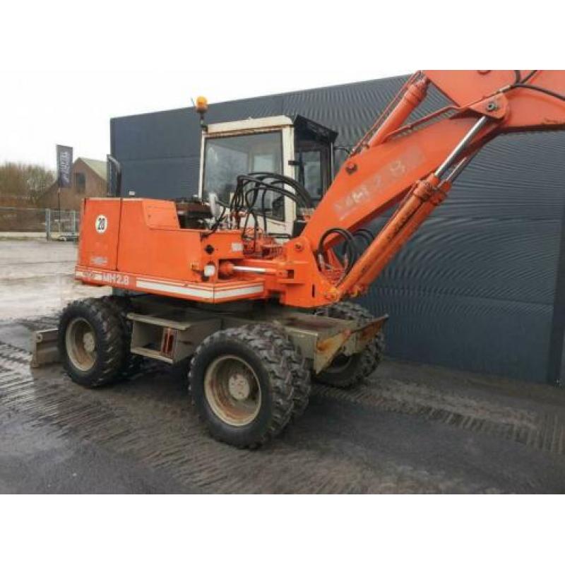 O & K MH 2.8 mobiele kraan banden graafmachine wielkraan