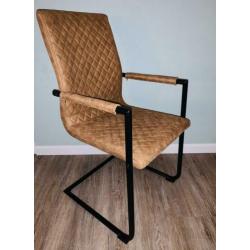 4 prachtige nieuwe eetkamerstoelen cognac !