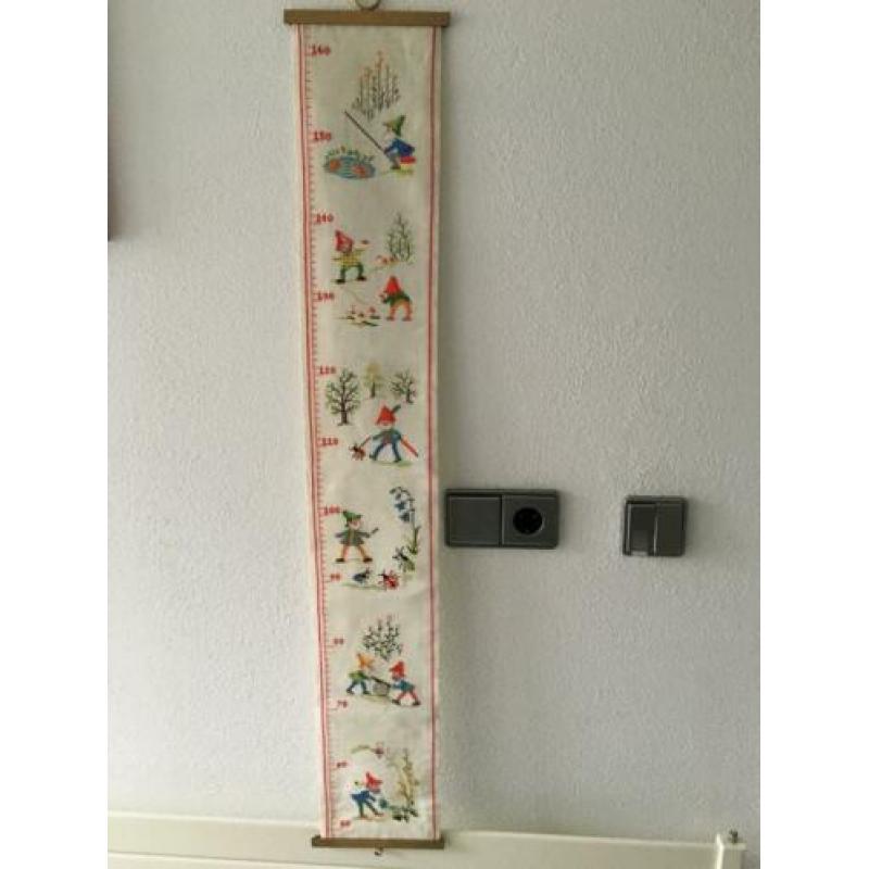Geborduurd meetlint voor de kinderkamer.