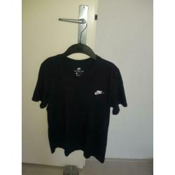 Verschillende soorten shirtjes en polo's van merken.