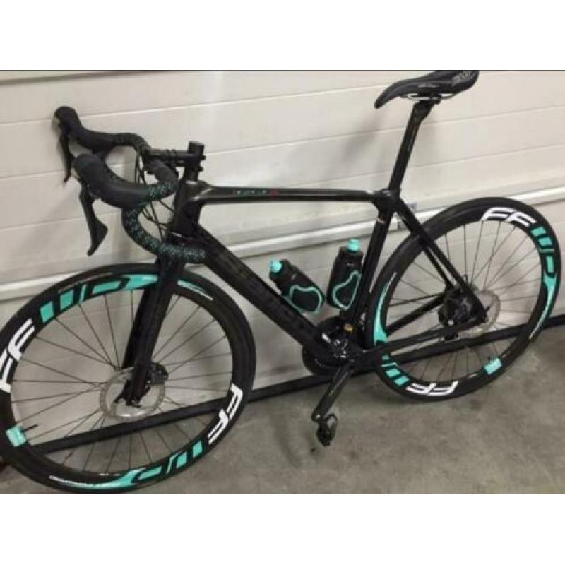FFWD (Fast Forward) F4D in speciale Bianchi uitvoering! Disc