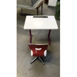 Leuke kinder bureau om te pimpen.