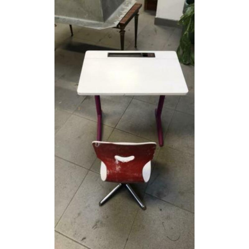 Leuke kinder bureau om te pimpen.