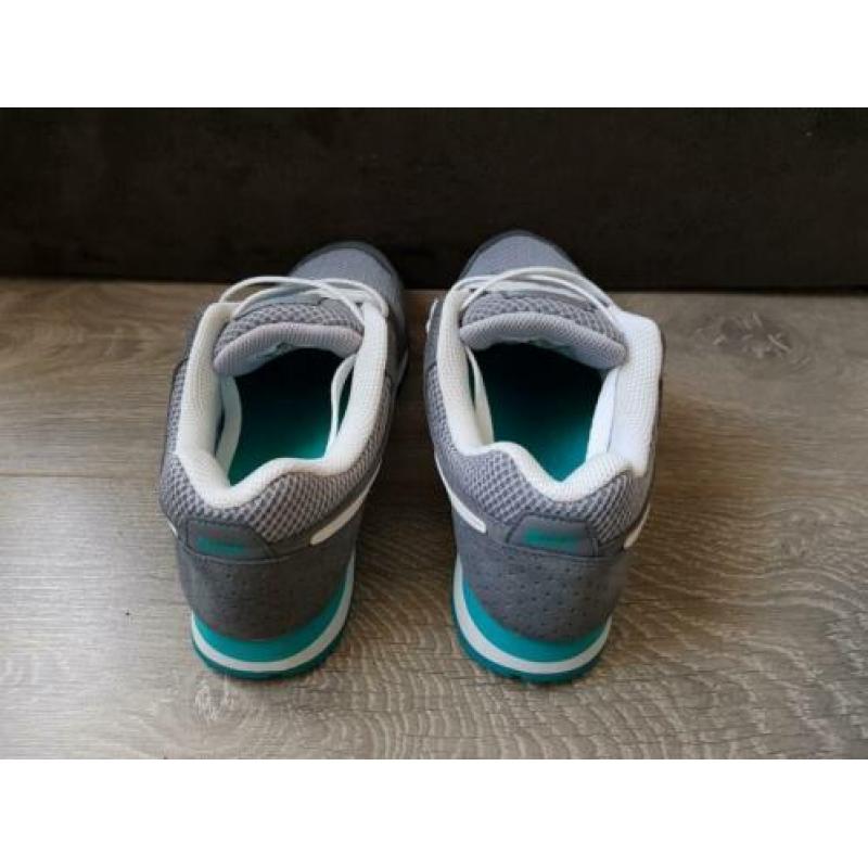 Nike dames sneakers | Maat 38,5 (valt als 38)