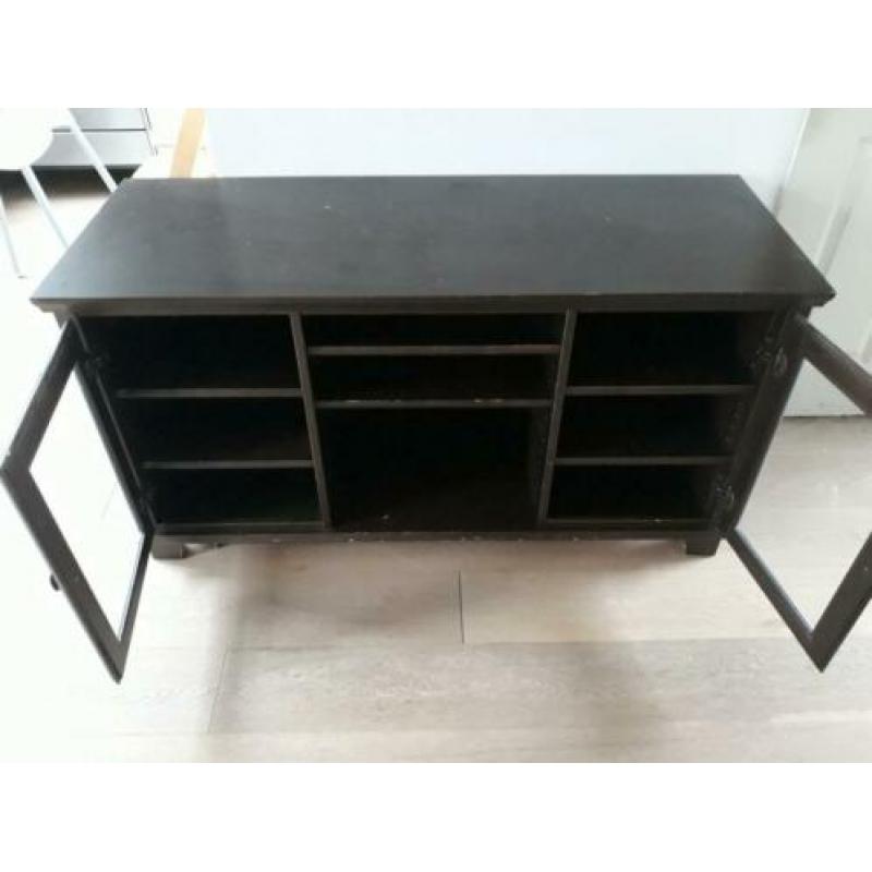 Bruin dressoir.