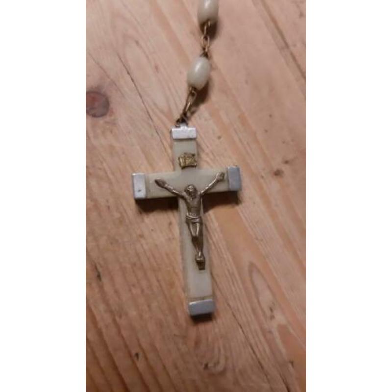 Oude rpzenkrans eau de Lourdes