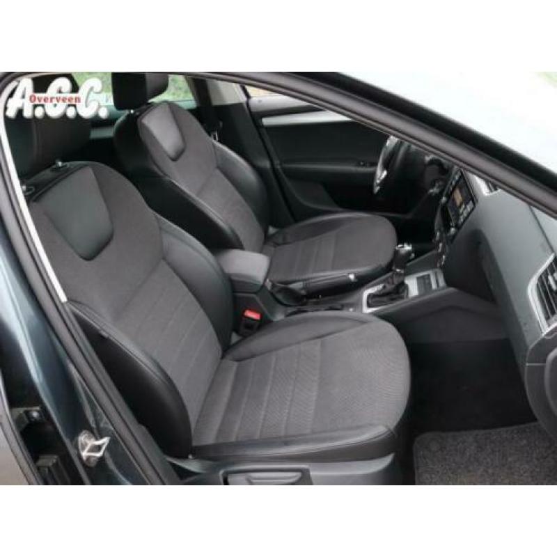 Skoda Octavia 1.6 TDi AUTOMAAT Leer Navi Euro 6 (bj 2016)