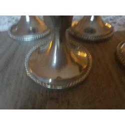Verzilverde juwelier kandelaars parelrand