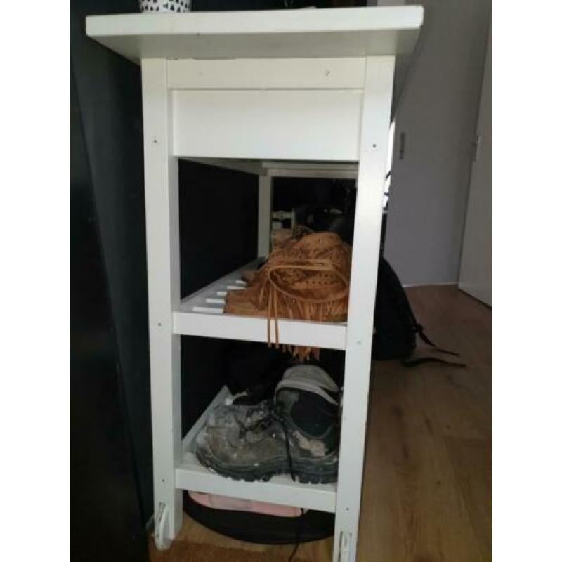 Witte sidetable
