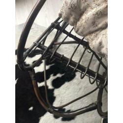 Vintage rotan schommelstoel
