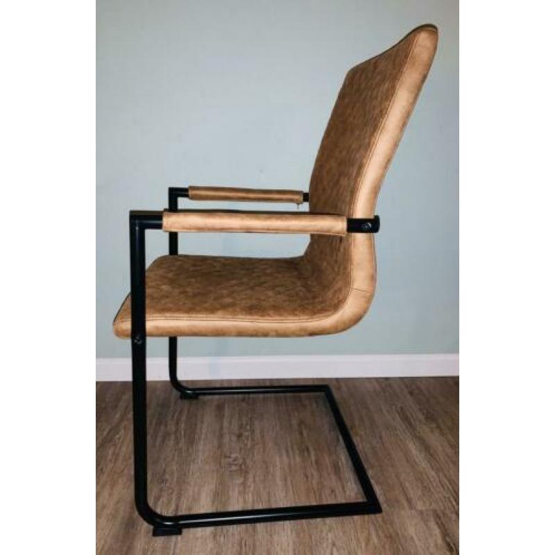 4 prachtige nieuwe eetkamerstoelen cognac !