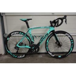 FFWD (Fast Forward) F4D in speciale Bianchi uitvoering! Disc