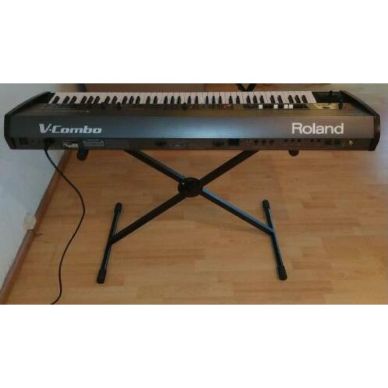 Roland V-combo VR-700