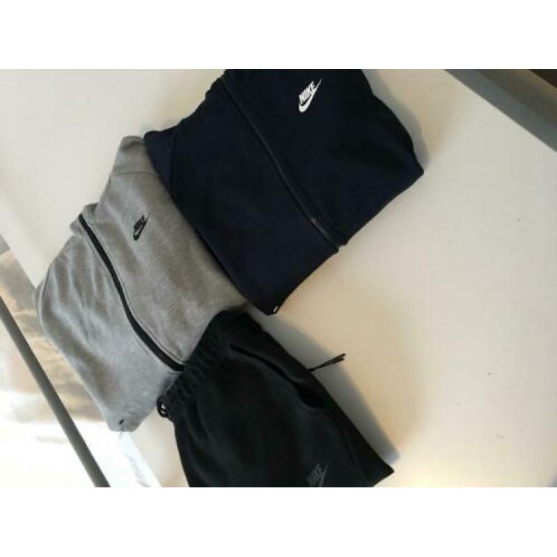 Collectie Nike tech fleece vesten en broek 2020 *OPRUIMING*