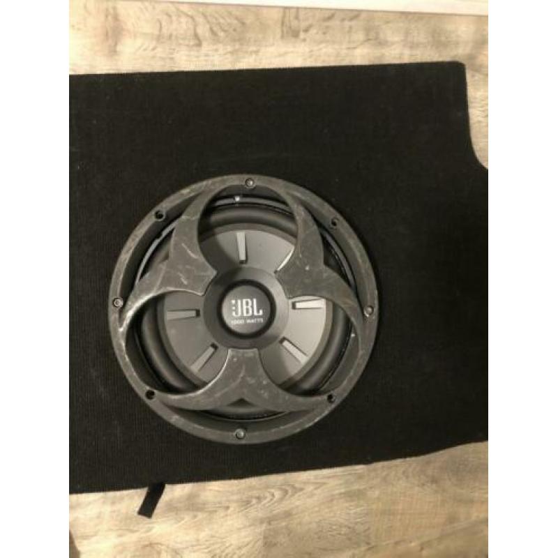 JBL 1000w woofer Passend in BMW318 + versterker
