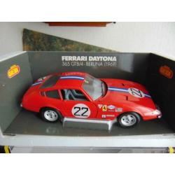 Giodi ferrari daytona 365 gtb/4 berlina 1969 schaal 1:18