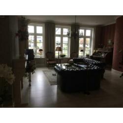 Chesterfield bank(en), donkerbruin leer/leder 2 & 3zits