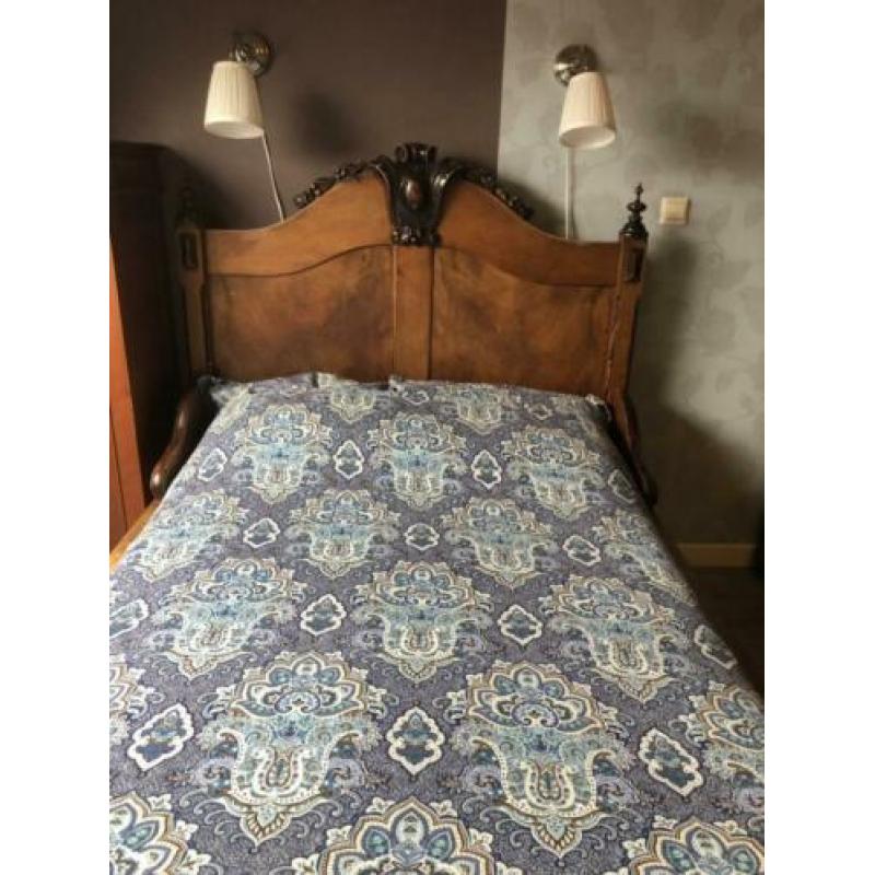 Antiek bed ( twijfelaar)