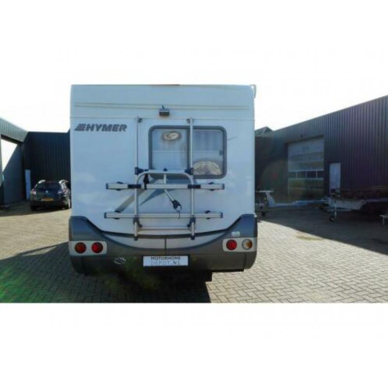 Hymer B654 met 2x zonnepaneel