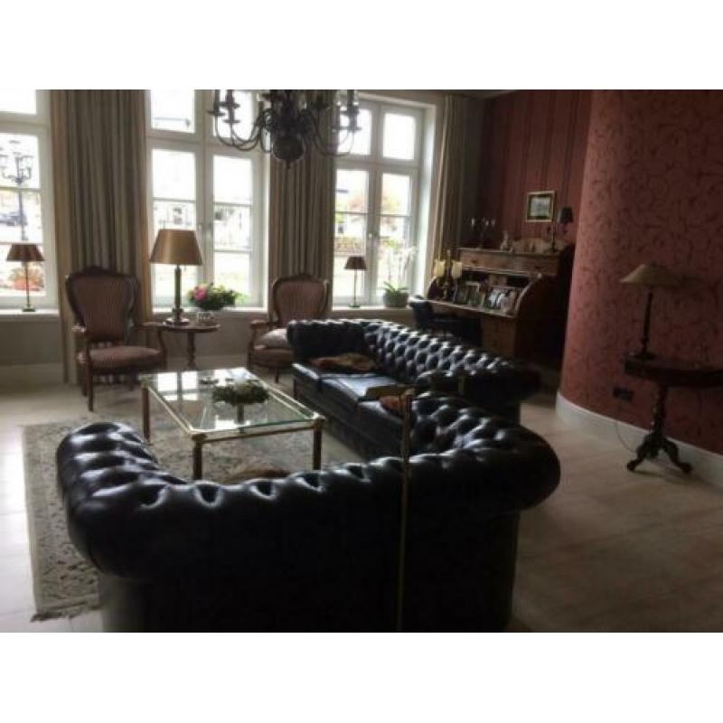 Chesterfield bank(en), donkerbruin leer/leder 2 & 3zits