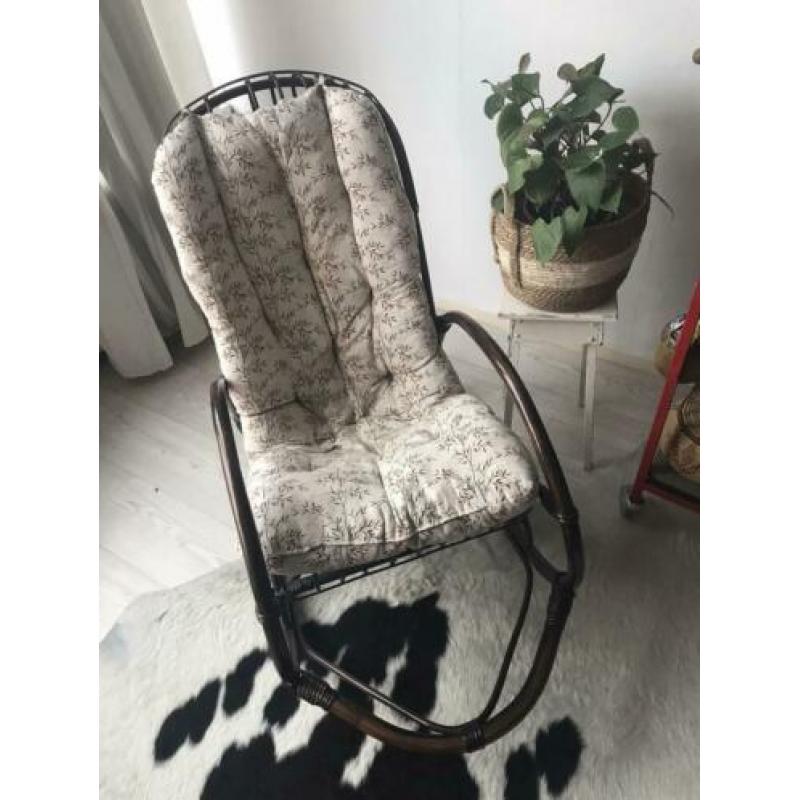 Vintage rotan schommelstoel