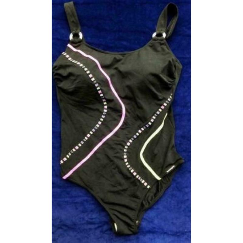 SUNMARIN zwart/gekleurd badpak mt 42 met voorgevormde D cup