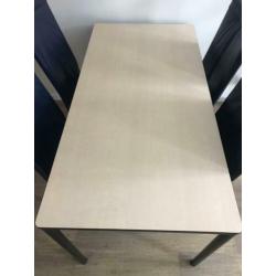 Eettafel met 6 stoelen