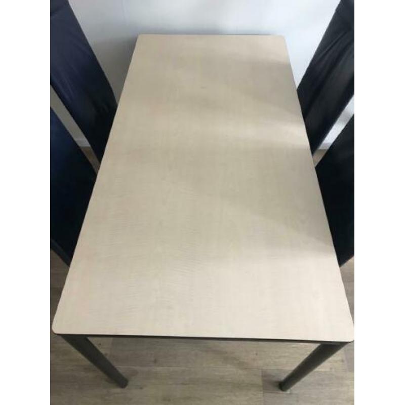Eettafel met 6 stoelen