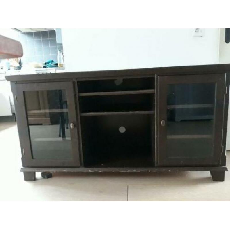 Bruin dressoir.
