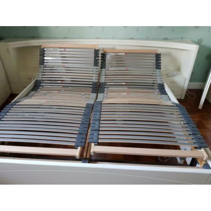 Tweepersoons bed met elektrische bedbodems