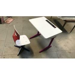 Leuke kinder bureau om te pimpen.