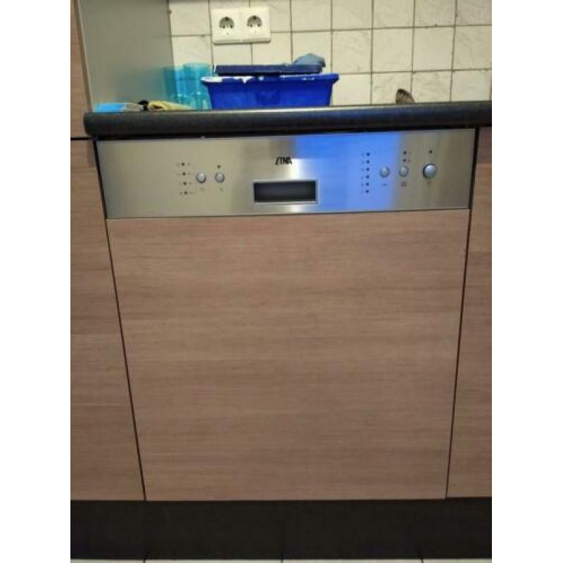 Inbouw: vaatwasser, combi oven/magnetron en gaskookplaat met
