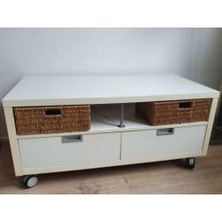 Ikea tv-meubel (wit, 2 lades + 2 rieten manden)