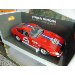 Giodi ferrari daytona 365 gtb/4 berlina 1969 schaal 1:18