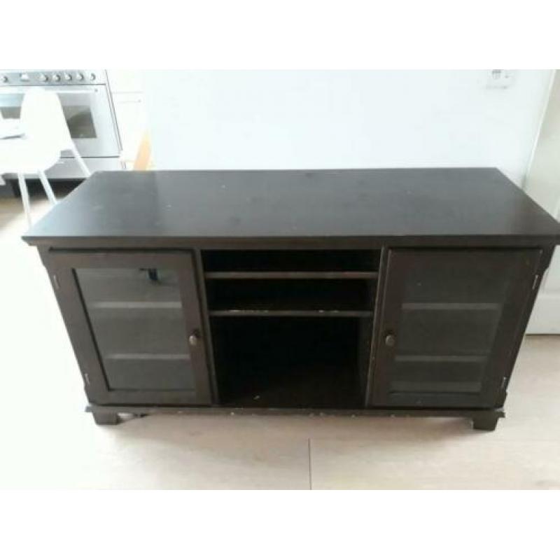 Bruin dressoir.