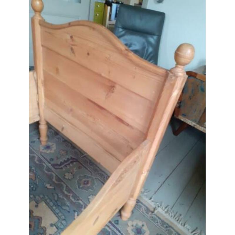 Brocante oud grenen bed 180x80